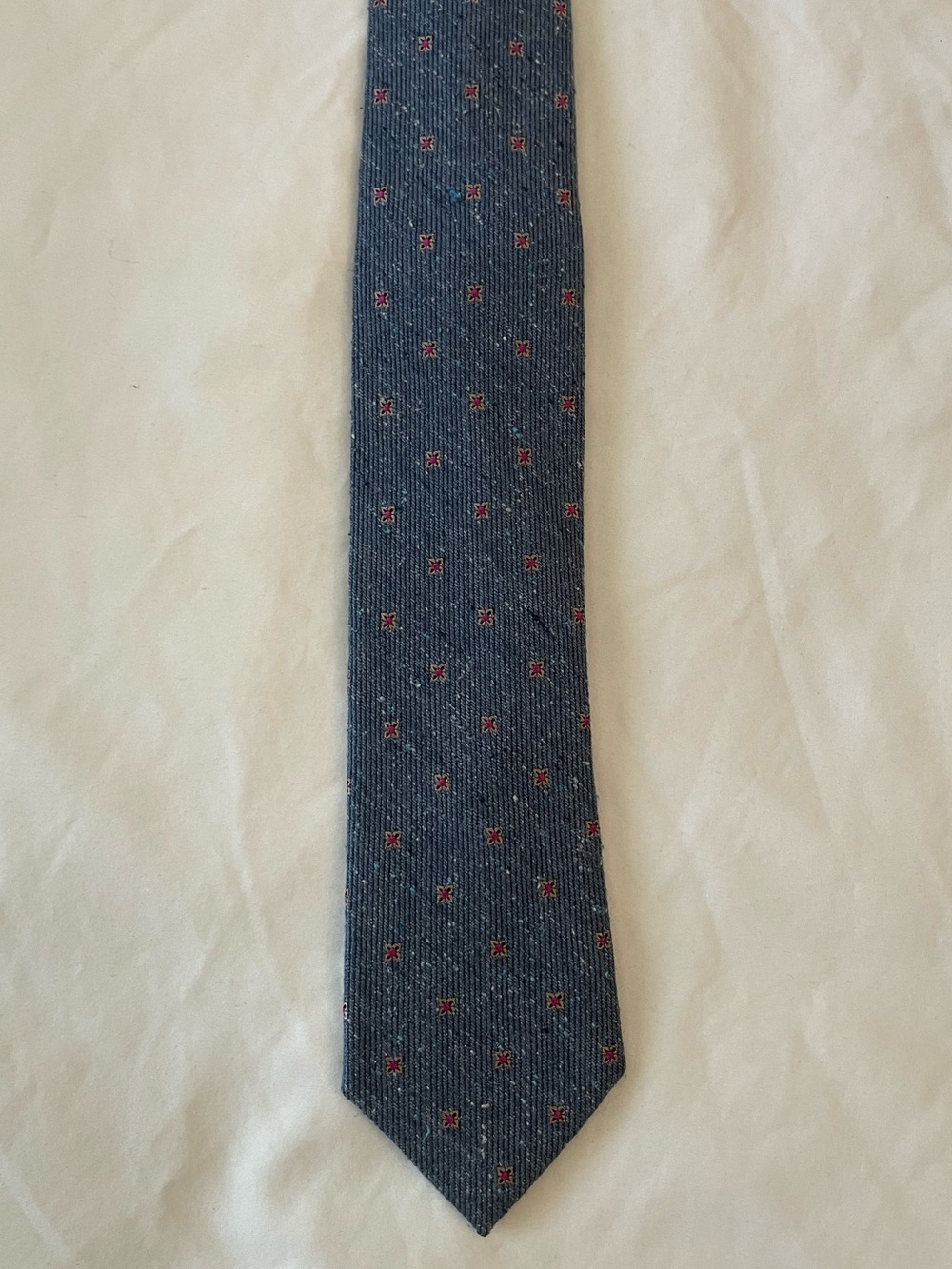 The Tie Bar Men's Navy Silk Tie with Red Medallions